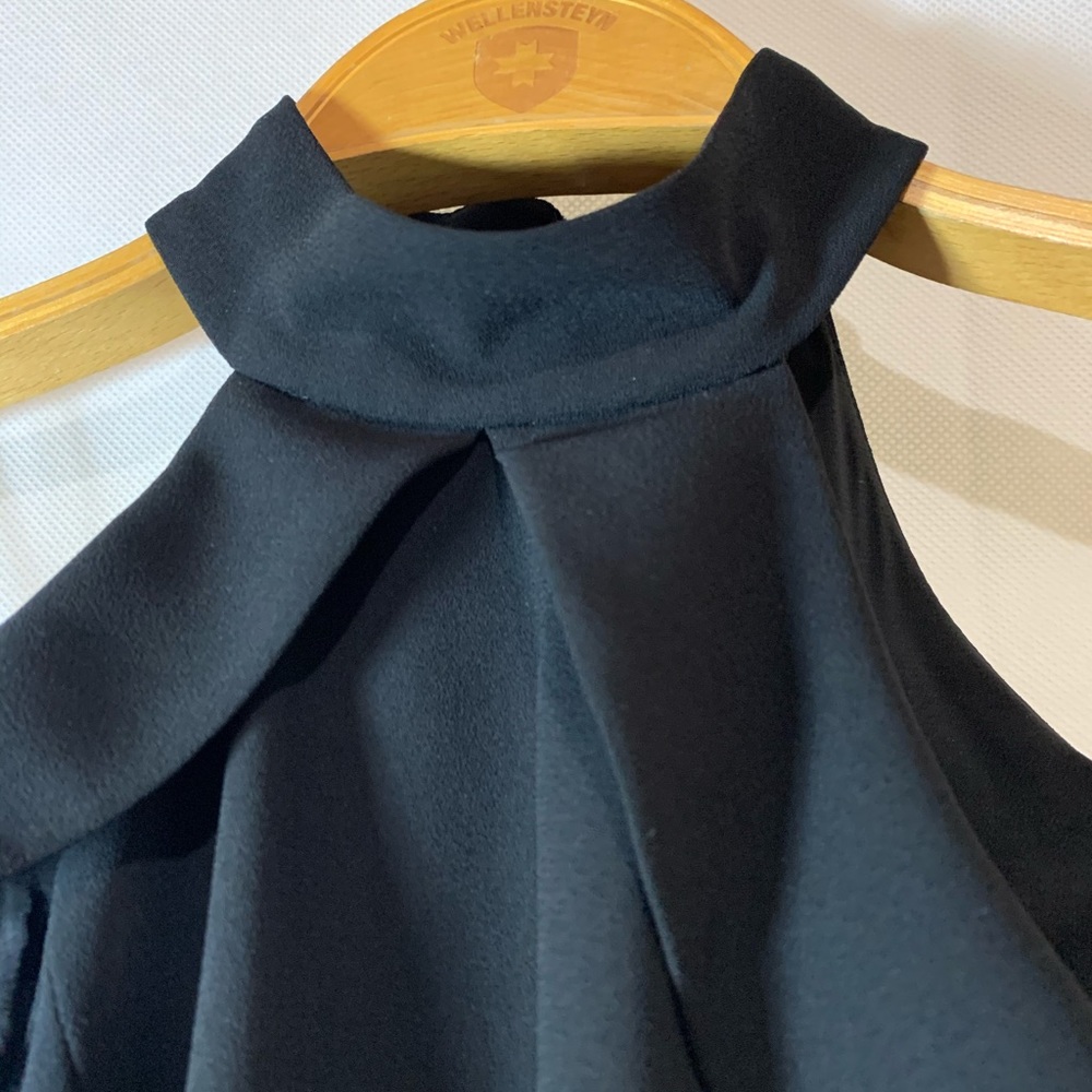 Alice + Olivia Black Cold-Shoulder Ruffle Halter Top - Picture 8 of 12